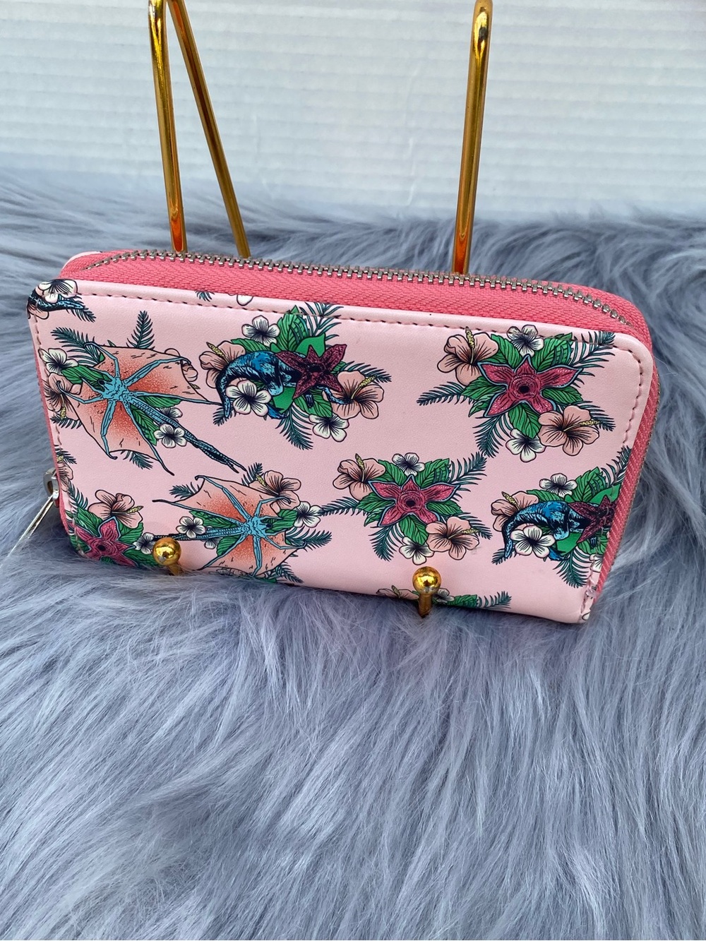 Loungefly Stranger Things Creatures
Wallet 💝✨💝✨ - Picture 2 of 15